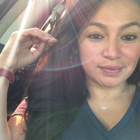 Meet your Posher, Mindy - Picture 1 of 1